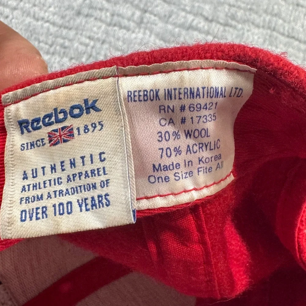 Vintage Reebok Classic‎ Hat Wool Acrylic Blend Red Strapback Fuzzy British Flag